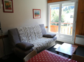 2 pièces au pied des pistes avec balcon et cuisine équipée - FR-1-557-110